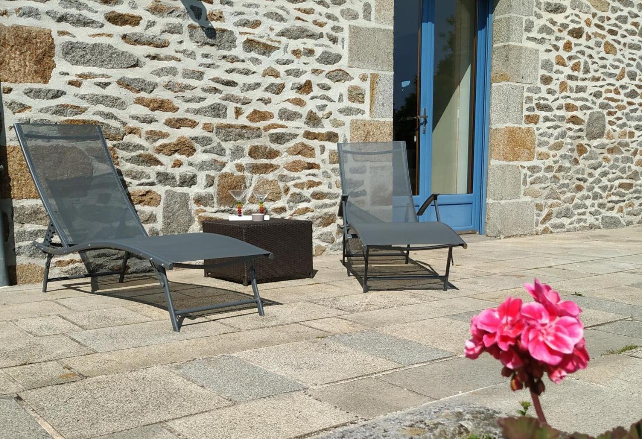 La Maison Bleue Saint-Sauveur-des-Landes Exterior foto